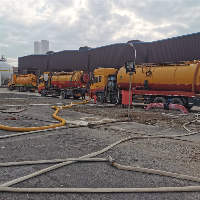 郑场镇污水池清理